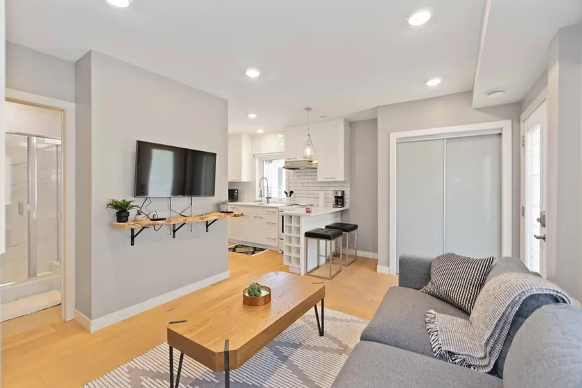 Beautiful Modern home peaceful location - Image 1