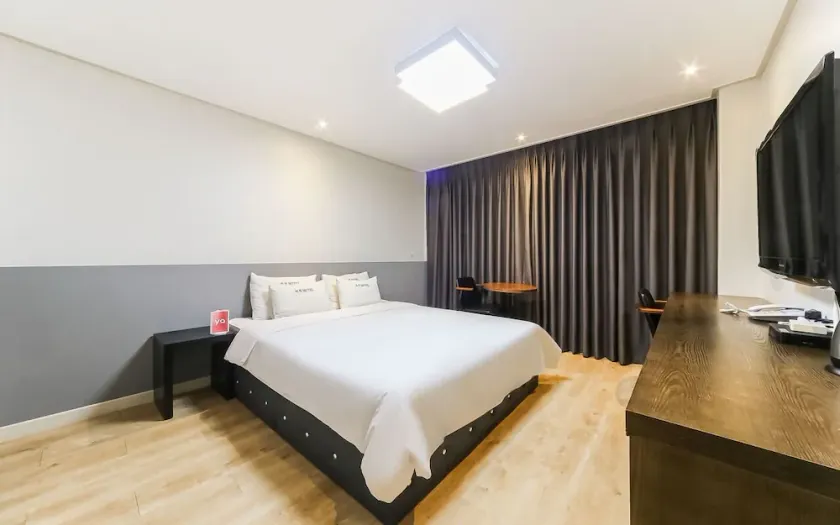 Beach Hotel - Image 1