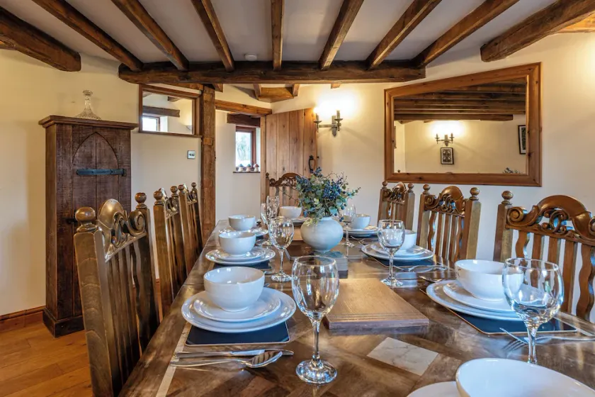 The Threshing Barn - Stunning 5 Bedroom Retreat! - Image 1