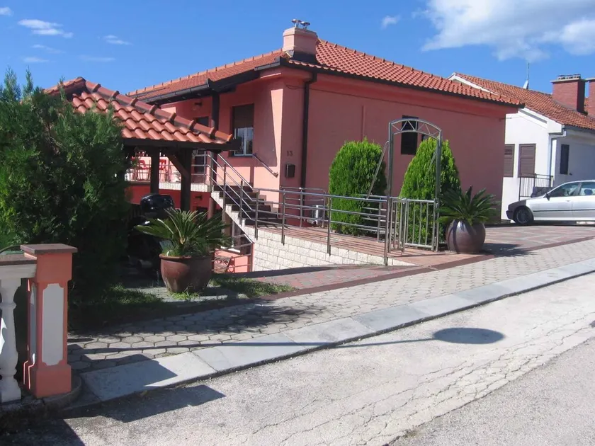 Holiday apartment with garden and air conditioning - Image 1