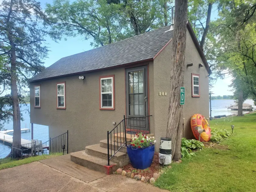 Lakeside Cabin Hideaway - Image 1