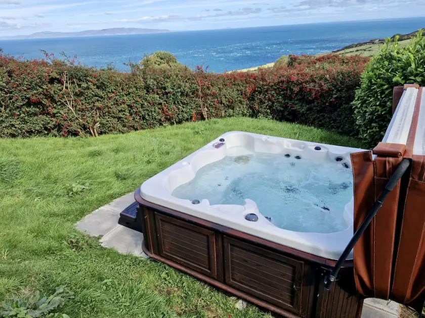 Private luxury log cabin with hot tub and stunning views! - Image 1