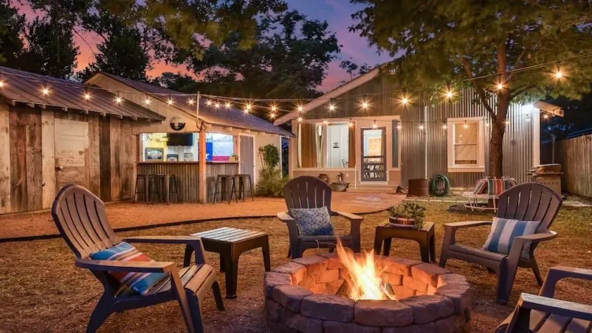 Reizend Haus 2 Bedroom Home by RedAwning - Image 1