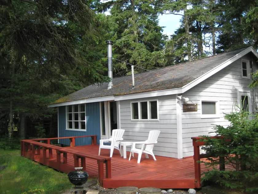 The Sandpiper: A Cozy Beachfront Cottage with Spectacular Ocean Views - Image 1