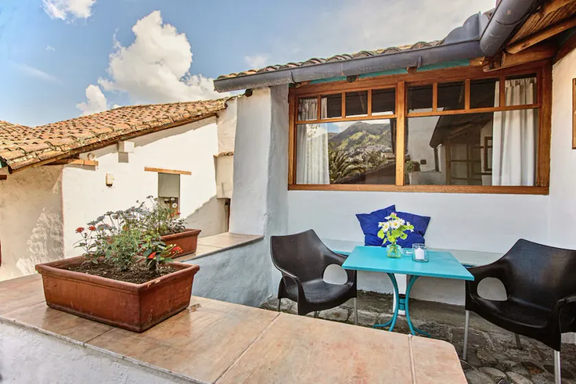Studio Mariposa with beautiful gardens in Historical Quito - Image 1
