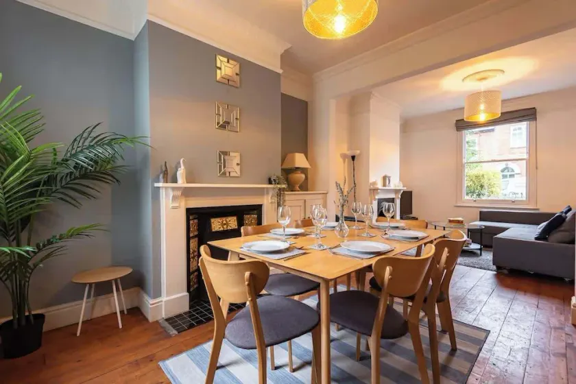 Spacious 2BR Reading Home w/ Garden & Sofa Bed - Image 1