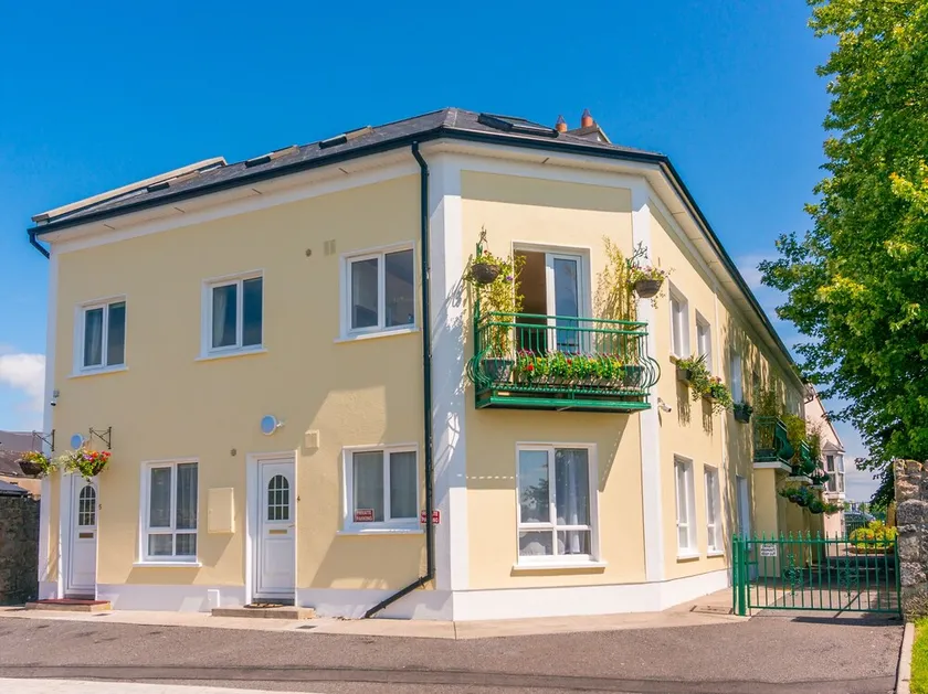 Waterfront Self Catering Houses - Image 1