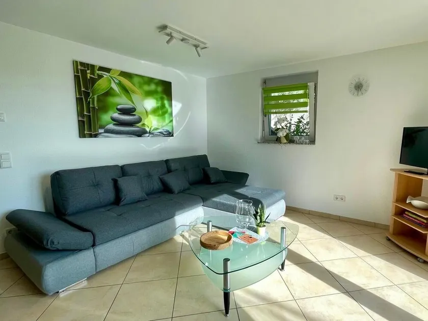 Apartamento vacacional \"Am Berg\" con terraza privada y vistas panorámicas - Image 1