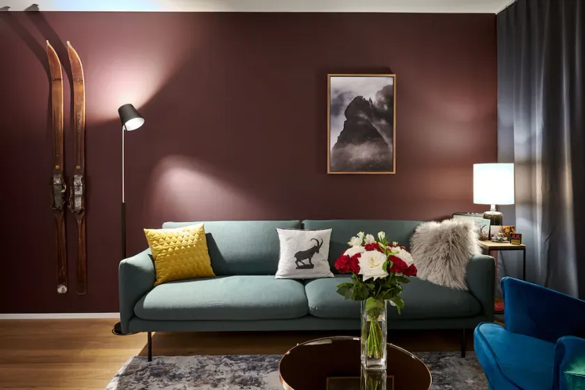 Cozy Ski in/ out hideaway next to the slopes and cablecar - Image 1