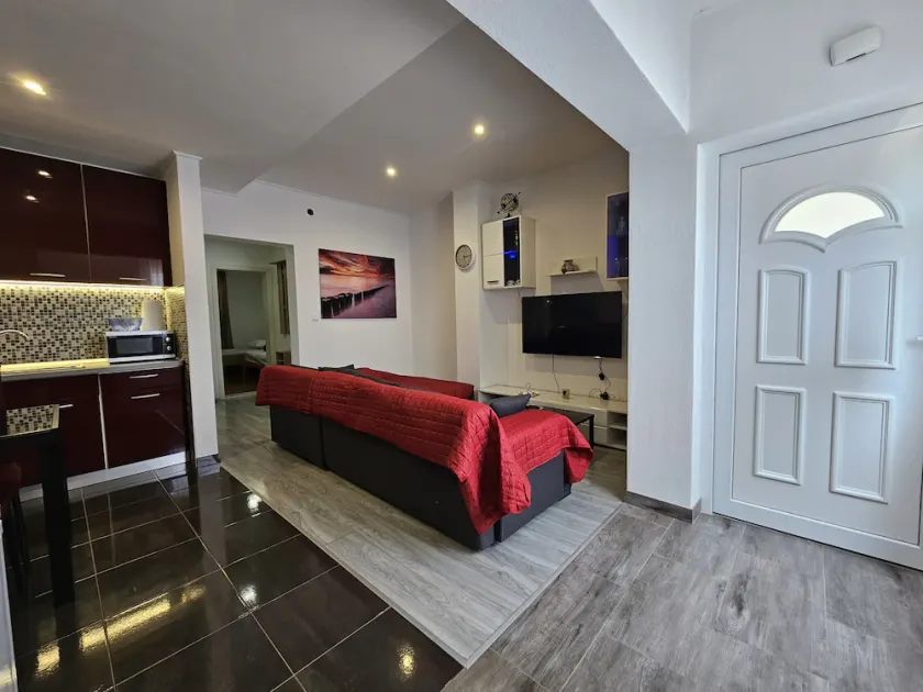 Modern apartment Nikola in a quiet area - Image 1
