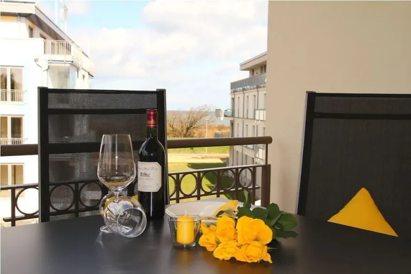 Luxurious apartment with sea view, only 70 m to the beach - Image 1