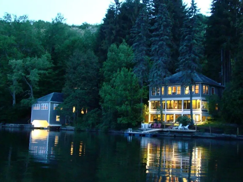 Lakefront Private Compound  – Sleeps 16, close to all baseball tournaments. - Image 1