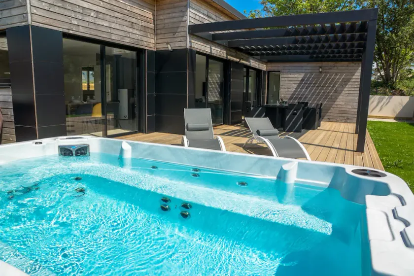 Casa moderna con ottime strutture e una grande jacuzzi - Image 1