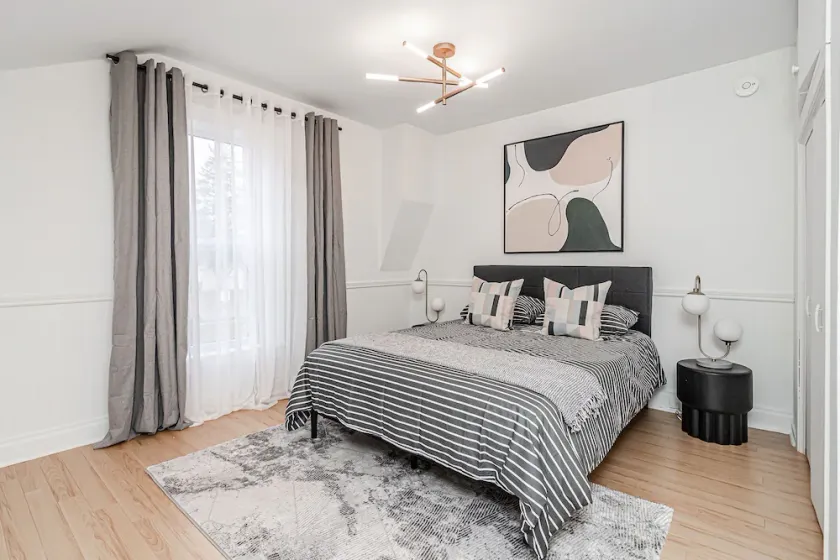 Modernized 4 bedroom historic home with parking - Image 1