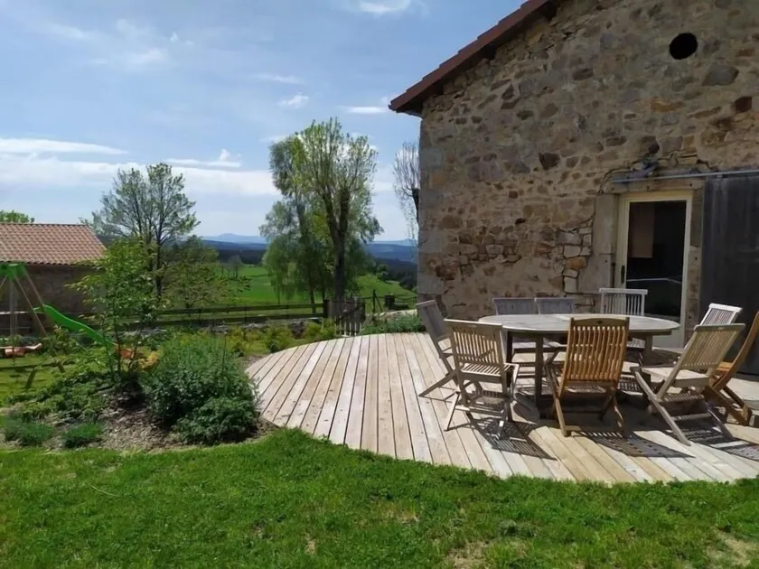 Casa Rural Familiar en Riotord con Jardín y Zona de Juegos - Image 1