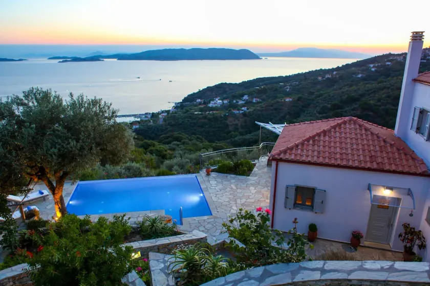 State-of-the-Art Villa has Infinity Pool, Jacuzzi, Comfort Cooling, Sunset View - Image 1