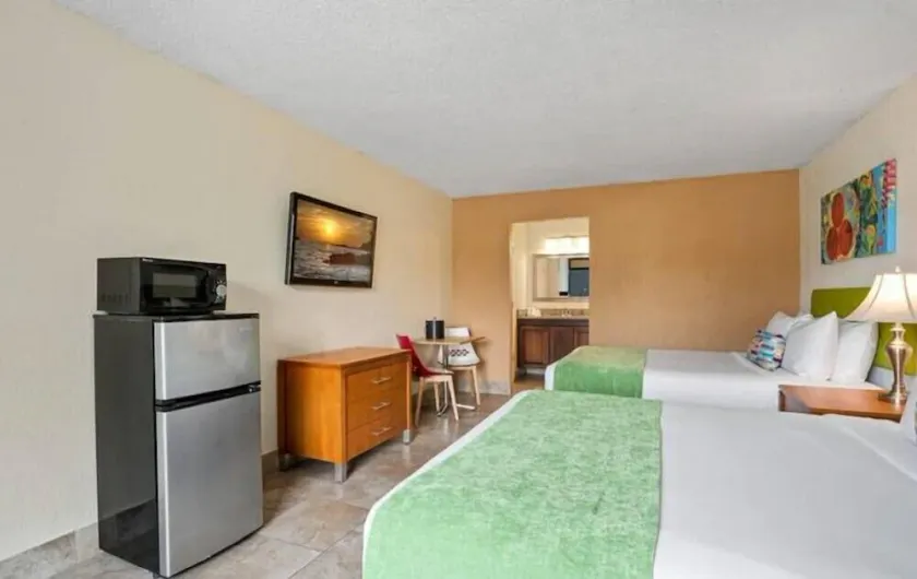 Tasteful Room with 2 DBL Beds Close to Must-see Attractions - Image 1
