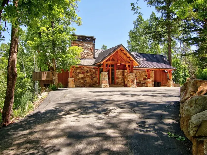 Spacious mountain retreat • Built for gathering • Hot tub • Quiet setting • Minutes up Sundance Canyon - Image 1
