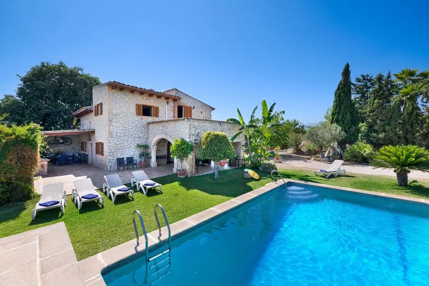 \"Villa Cala Veritat\" con vistas a la montaña, piscina, aire acondicionado, Wi-Fi, jardín y terraza - Image 1