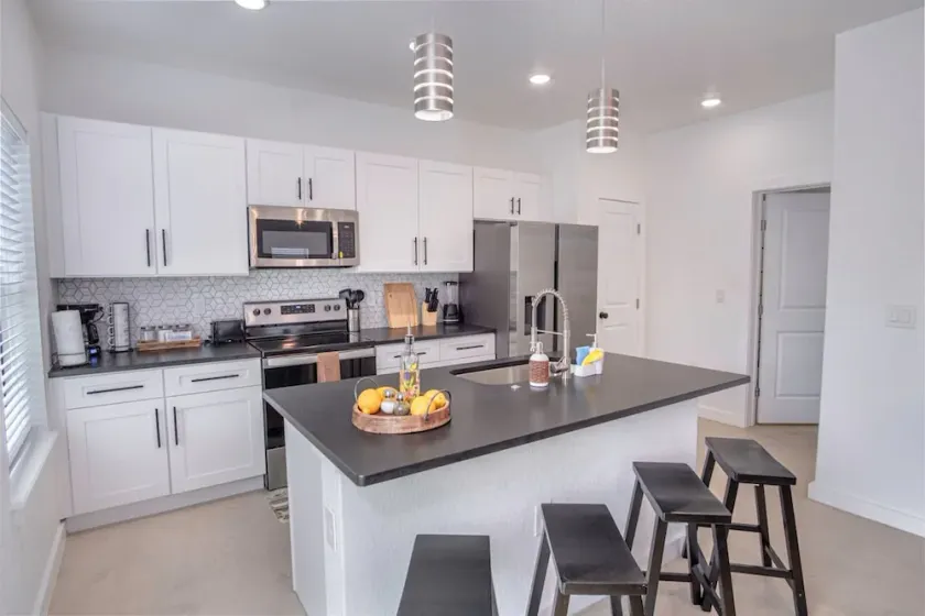BRAND NEW 4 Stylish 3BR Near Exciting Downtown - Image 1