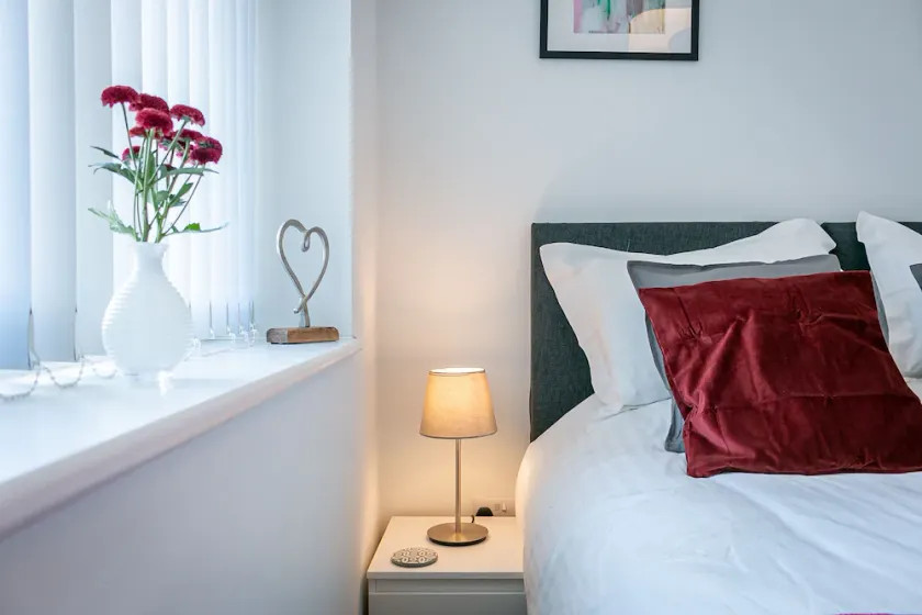 Executive Apartment Close to Train Station - Image 1