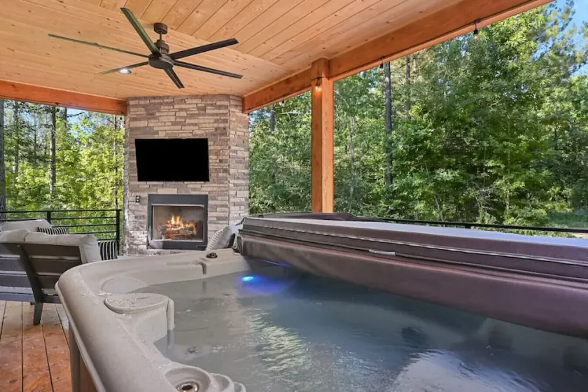 GET TOASTED · Luxury “Smart Cabin” w/Hot-tub+More! - Image 1