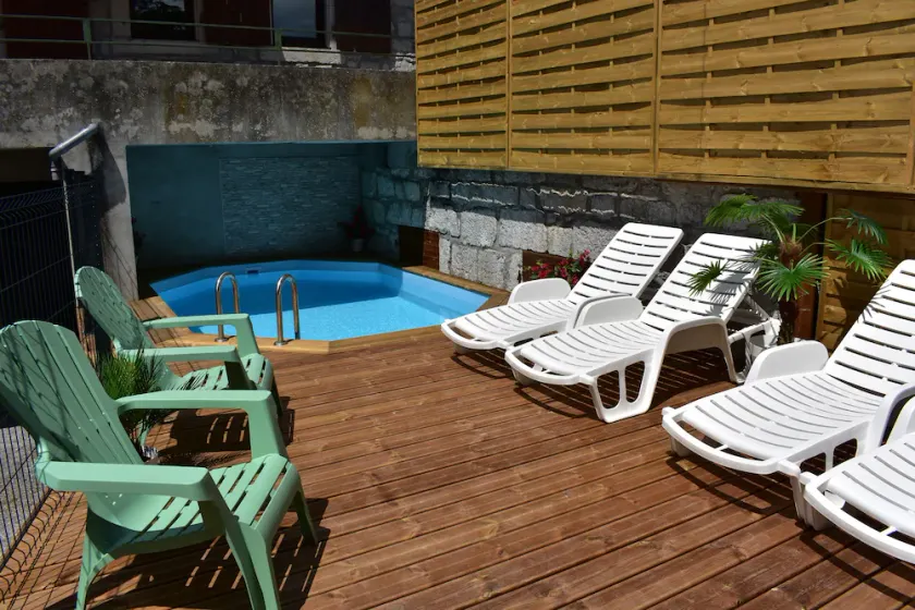 Appartement F3 Avec Piscine 10 min à Pied de la Rivière et 5 min du Centre - Image 1