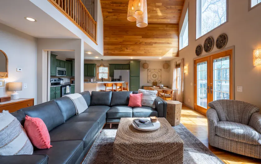 Lakefront Chalet - Pet Friendly No Fee - Image 1