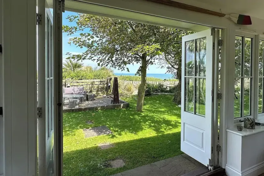 Norfolk Seaview Luxury Retreat With 7 Bedrooms - Image 1