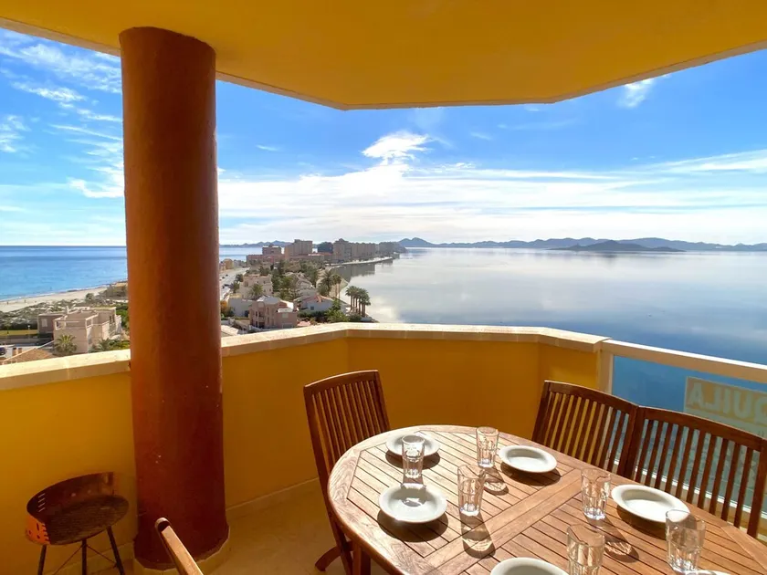 New three bedroom front line with impressive sea views - Image 1