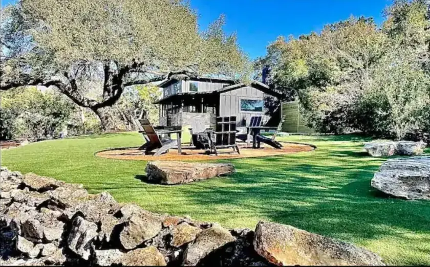 New Mid-Century Waterfront Escape on Lake Travis w/Pickleball court and 4 acres! - Image 1