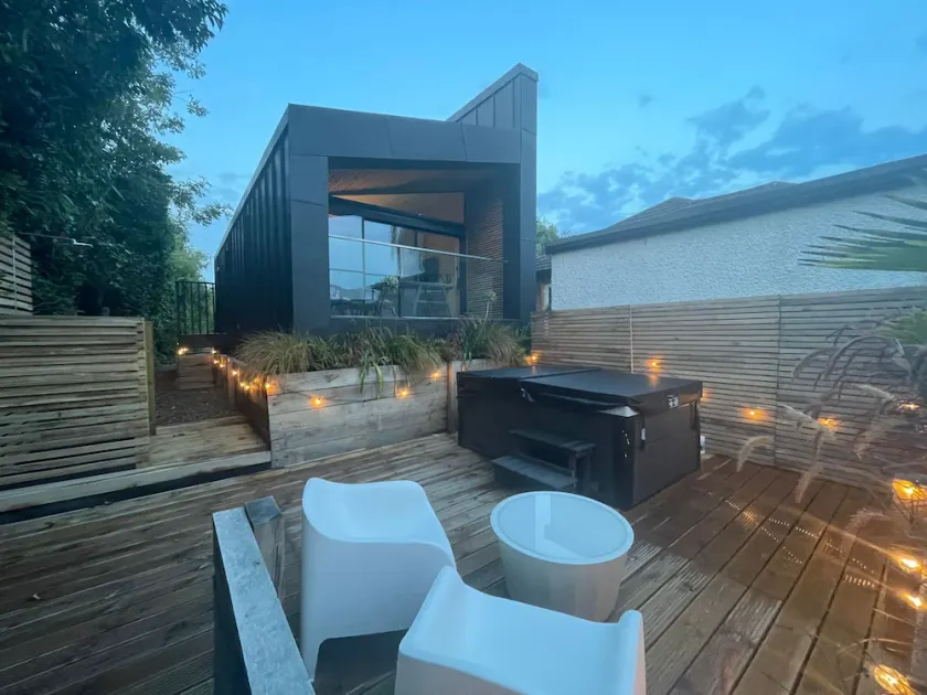 River view guest house, Jacuzzi, boat, Fire Hire - Image 1