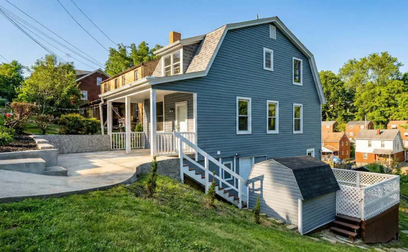 Charming Remodeled 3-BR Bungalow near Attractions - Image 1