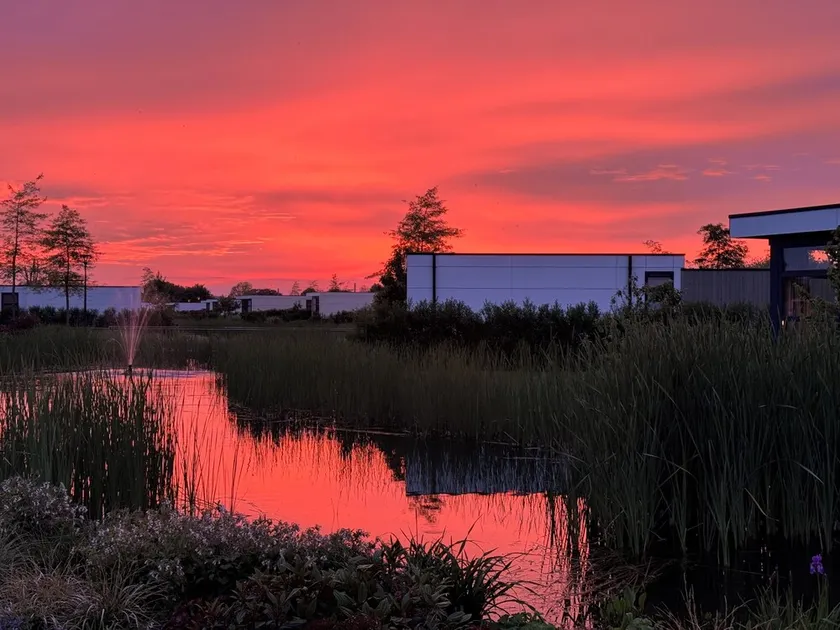 Top-modernes Chalet 'aan het Water' mit Großem Garten an der Ijssel - Image 1