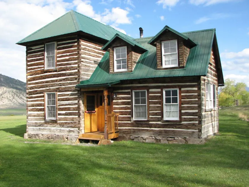 Historisk 2 Story hånd-hugget Log Cabin Næste til Yellowstone Park - Image 1