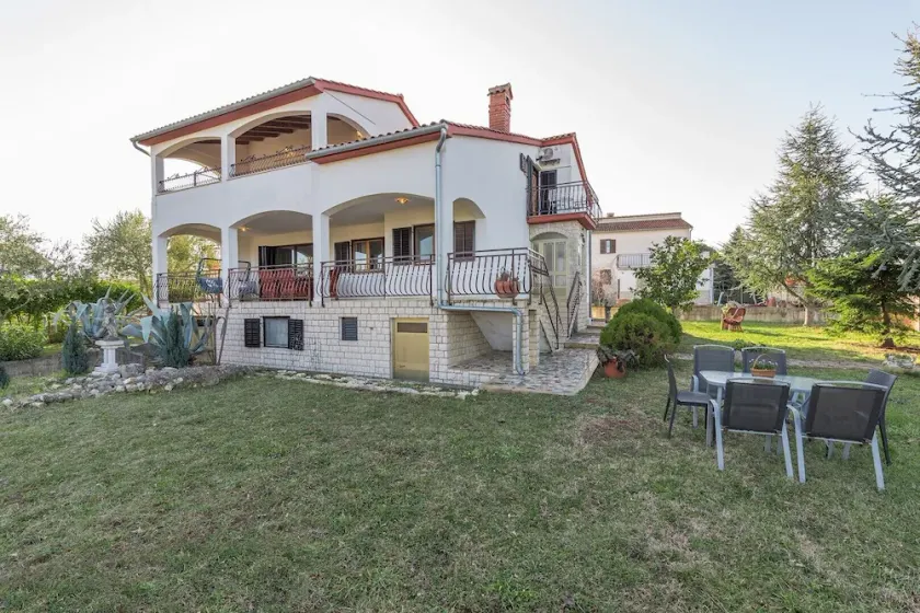 Three-Bedroom Apartment Katalin II in Musalež - Image 1