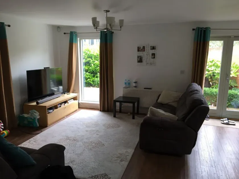 Belle maison entière au coeur de Harlow - Image 1