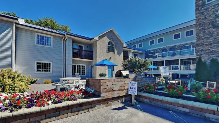 2 BR 2 BA Pool View Unit i opdateret Put-in-Bay Condo - Great for familier! - Image 1