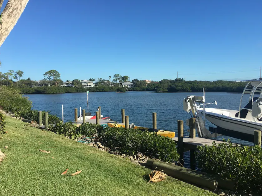 Mid-Century Waterfront Home mit beheiztem Pool - Image 1