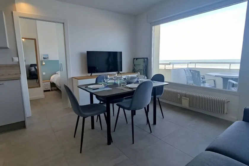 Appartement 3ème Étage Ascenseur, Front de Mer - Image 1