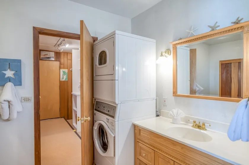 Vintage Charm med en moderne flair i denne Oceanfront Beauty i vejen slutter! - Image 1