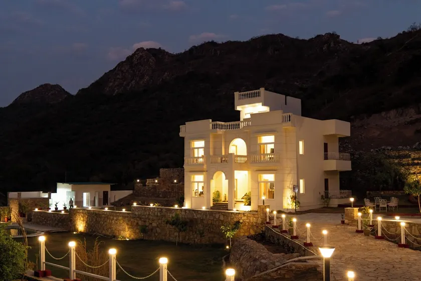 ELIVAAS Signature Mandovar Mountain Valley Retreat Pet-friendly Suite Room with Shared Pool, Garden, Restaurant & Hill Views - Image 1