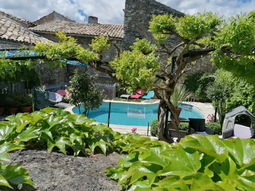 Character house with swimming pool near the Ardèche gorges - Image 1