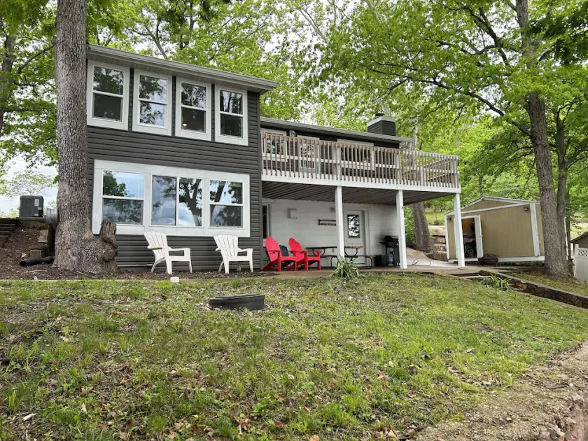 LIKE NEW! Private Lake House in a beautiful wide cove! 5 1/2 MM Gravois Arm - Image 1