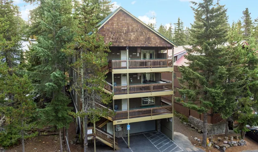 Mt Hood Lodge: Perfect for Large Groups: Sleeps 44 Maximum-Two Deluxe Hot Tubs - Image 1