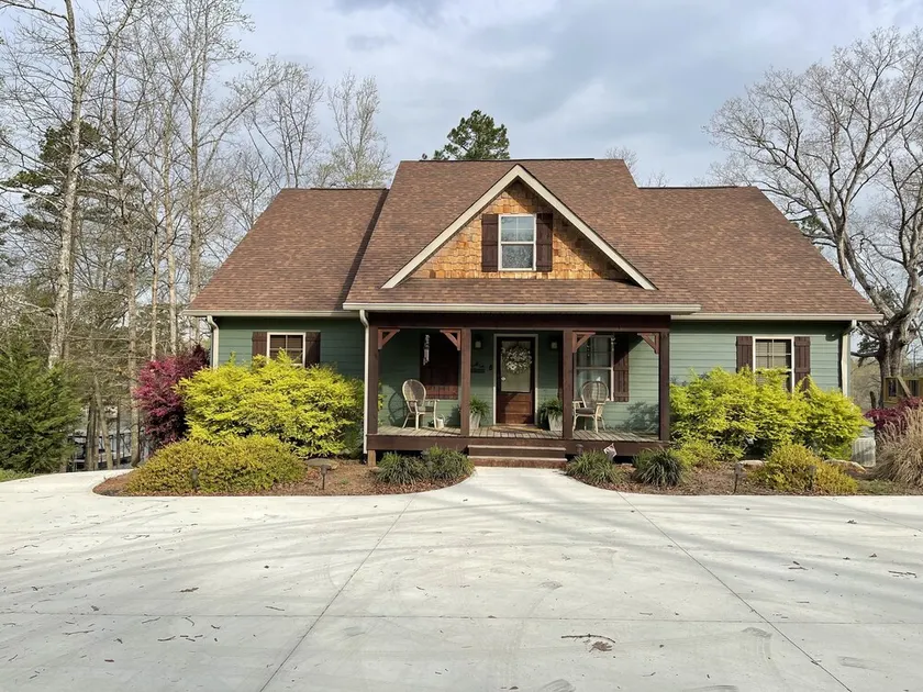 By the Lake Lodge... 4 Bedroom/4 Bath..Enjoy fun on the lake. - Image 1