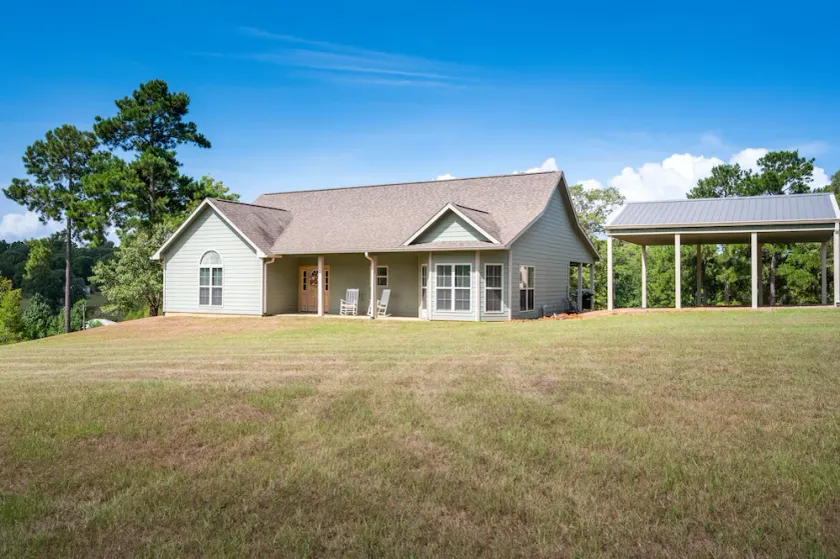4BD 3BTH, Lakeview, huge covered outdoor patio Firepit, and Fishing @ Jolie Vue - Image 1