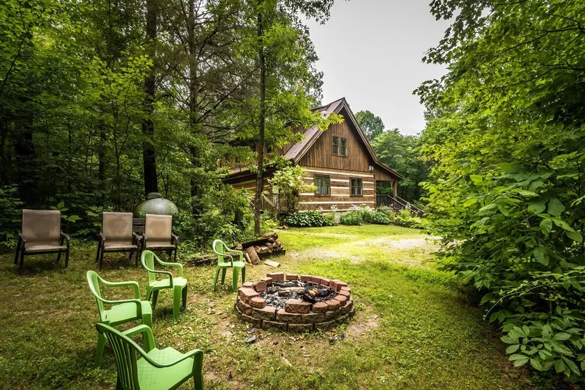 Boondock Vacation Log Cabin - Image 1
