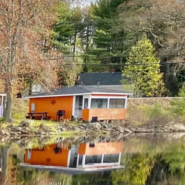 Lakefront Orange Cottage - Image 1