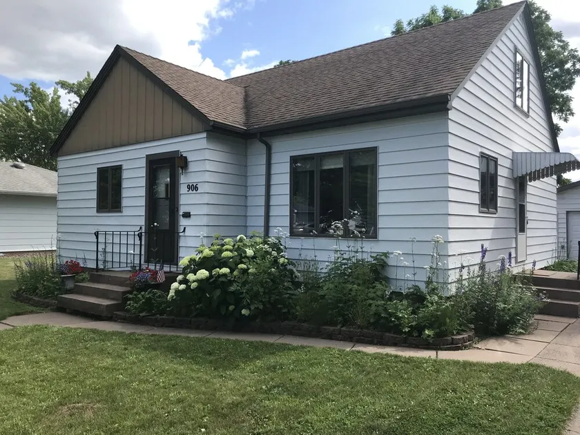 Cozy house in Central Park neighborhood of Superior, Wisconsin.  2 BR Sleeps 8 - Image 1
